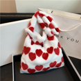 thumbnail image 2 of Bolsa De Hombro Bolso de hombro mullido de invierno para niñas, bolso de mano para las axilas, bolso de mano con forma de corazón (rojo), 2 of 9