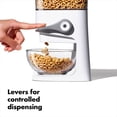 thumbnail image 2 of Dispensador de cereales OXO Good Grips para encimera, capacidad de 5,2 litros, 2 of 8