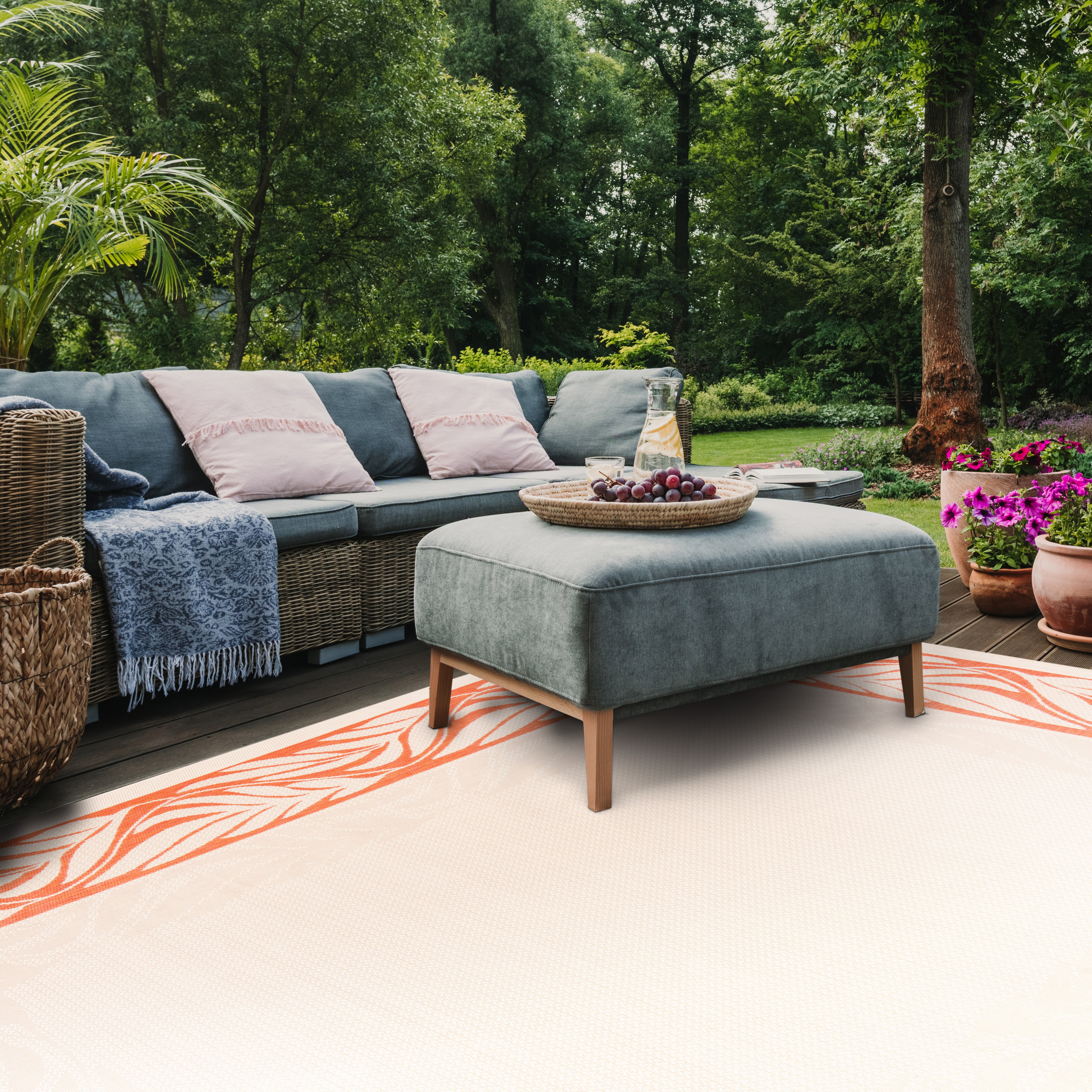 Safavieh Courtyard Micah Floral Indoor/Outdoor Area Rug, Natural/Terracotta, 8' x 11'