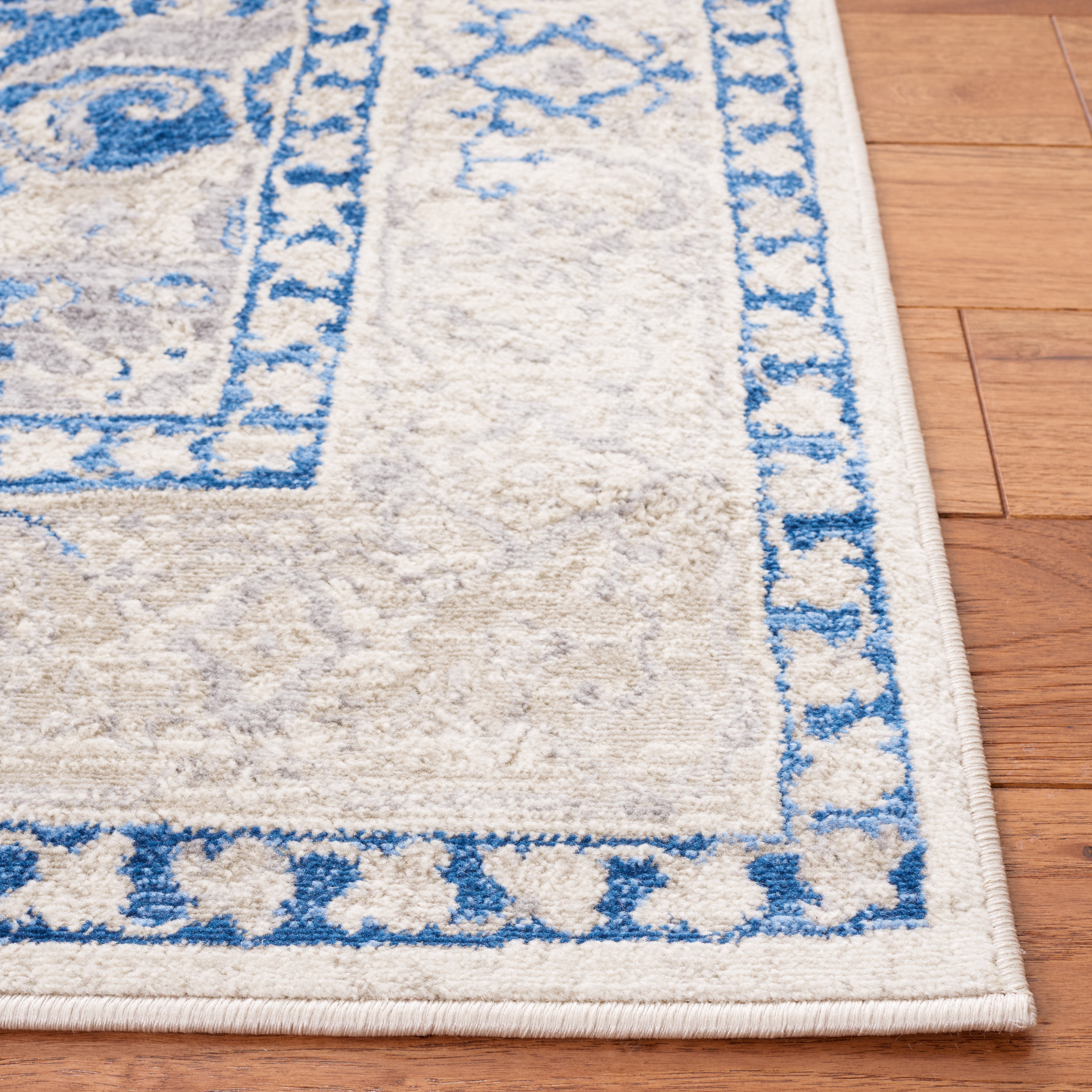SAFAVIEH Brentwood Dimas Oriental Area Rug, Ivory/Blue, 5'3" x 7'6"
