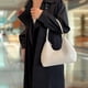 thumbnail image 4 of Mujeres Bolsa de axila Lady Single Single Ligera de tamaño mediano Bolsa de moda de tamaño mediano Blanco, 4 of 9