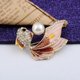 thumbnail image 4 of Broches para niñas, lindo color de diamantes de imitación, peces de colores, perlas, peces, broches de animales, broches delicados de moda, accesorios, joyas para mujeres nupciales, 4 of 8