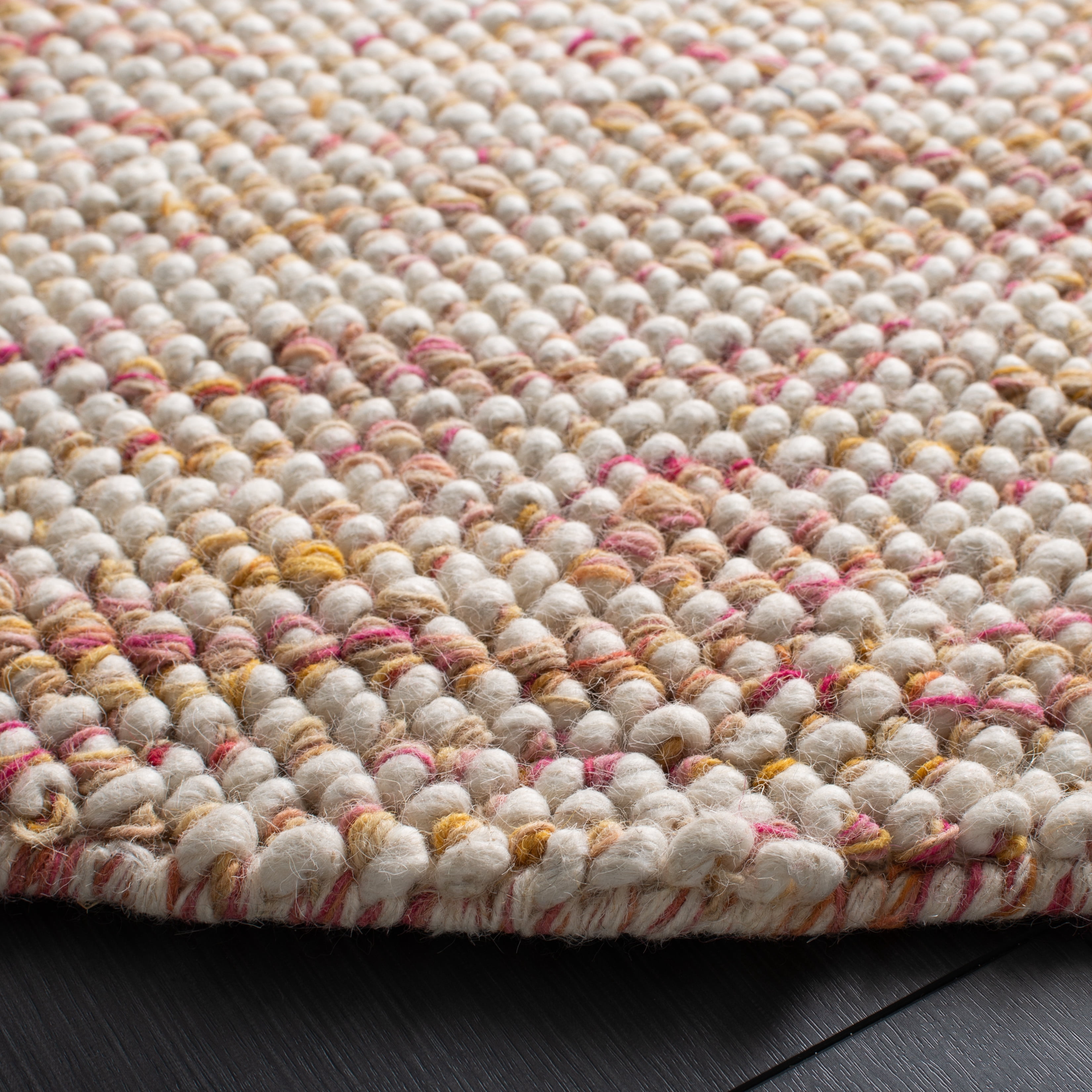 SAFAVIEH Natura Finn Distressed Area Rug, Red/Ivory, 6' x 6' Round
