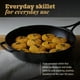 thumbnail image 4 of Skillet Lodge, hierro fundido, triple condimentado, 30 cm, 4 of 7