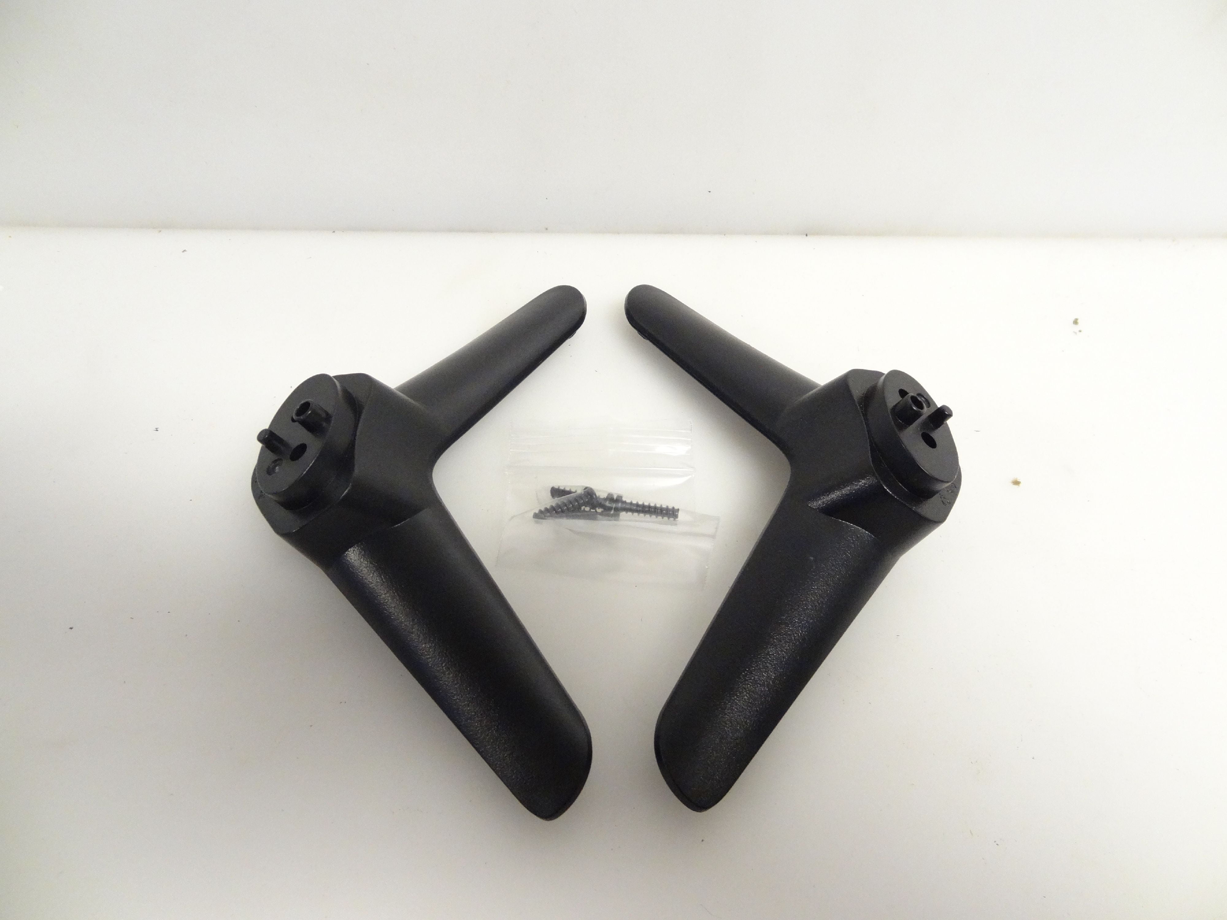 Insignia NS32D311NA17 NS32D311MX17 Stand Legs W/Screws(T832D1610BS1