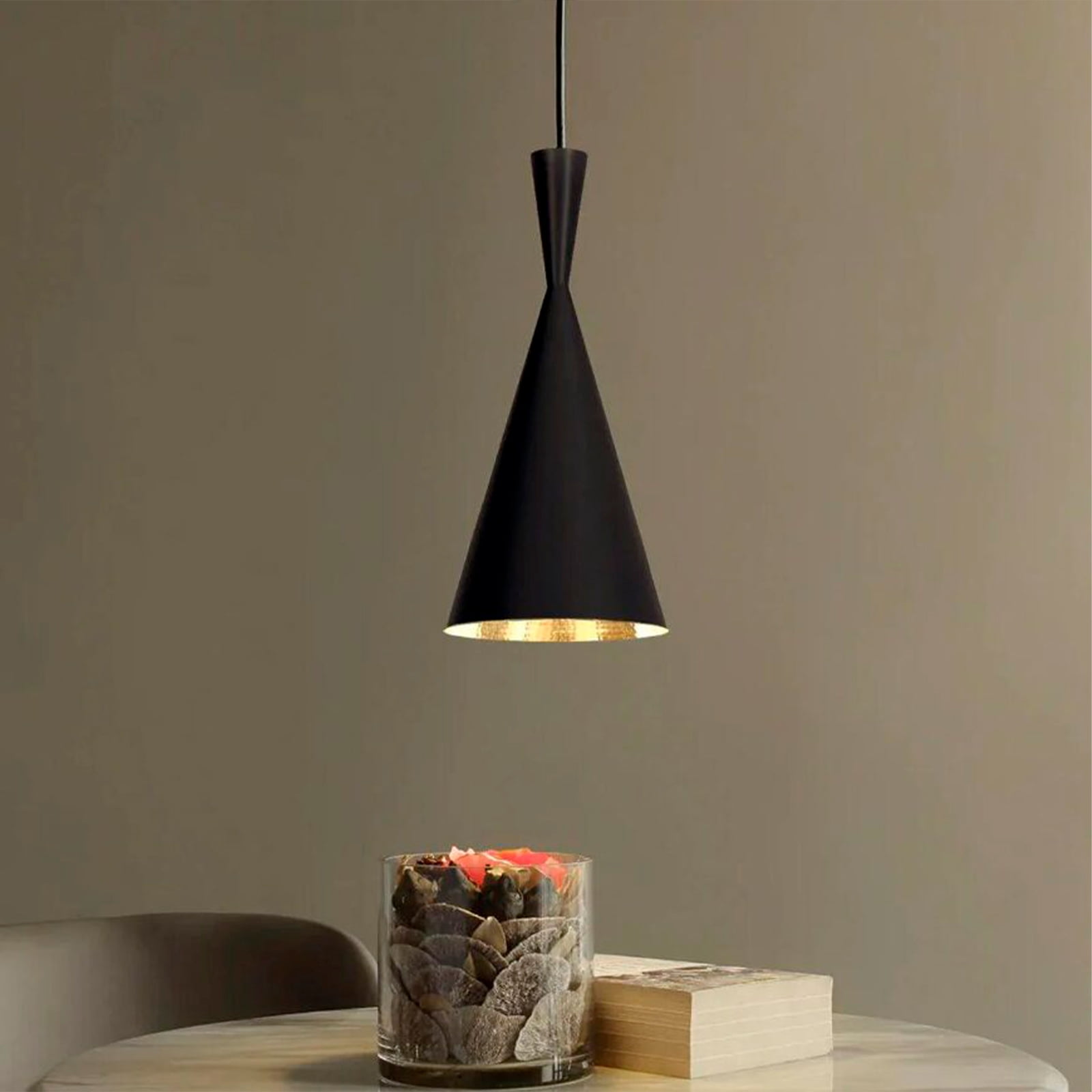 Heavenly Collections | Suspension Cône Sablier Moderne - Luminaire Noir Mat Style Mid-Century avec Intérieur en Feuille d'Or Martelée