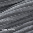 thumbnail image 4 of Juego de edredón Bedsure Fluffy King Size, piel sintética gris, 3 piezas, 4 of 7