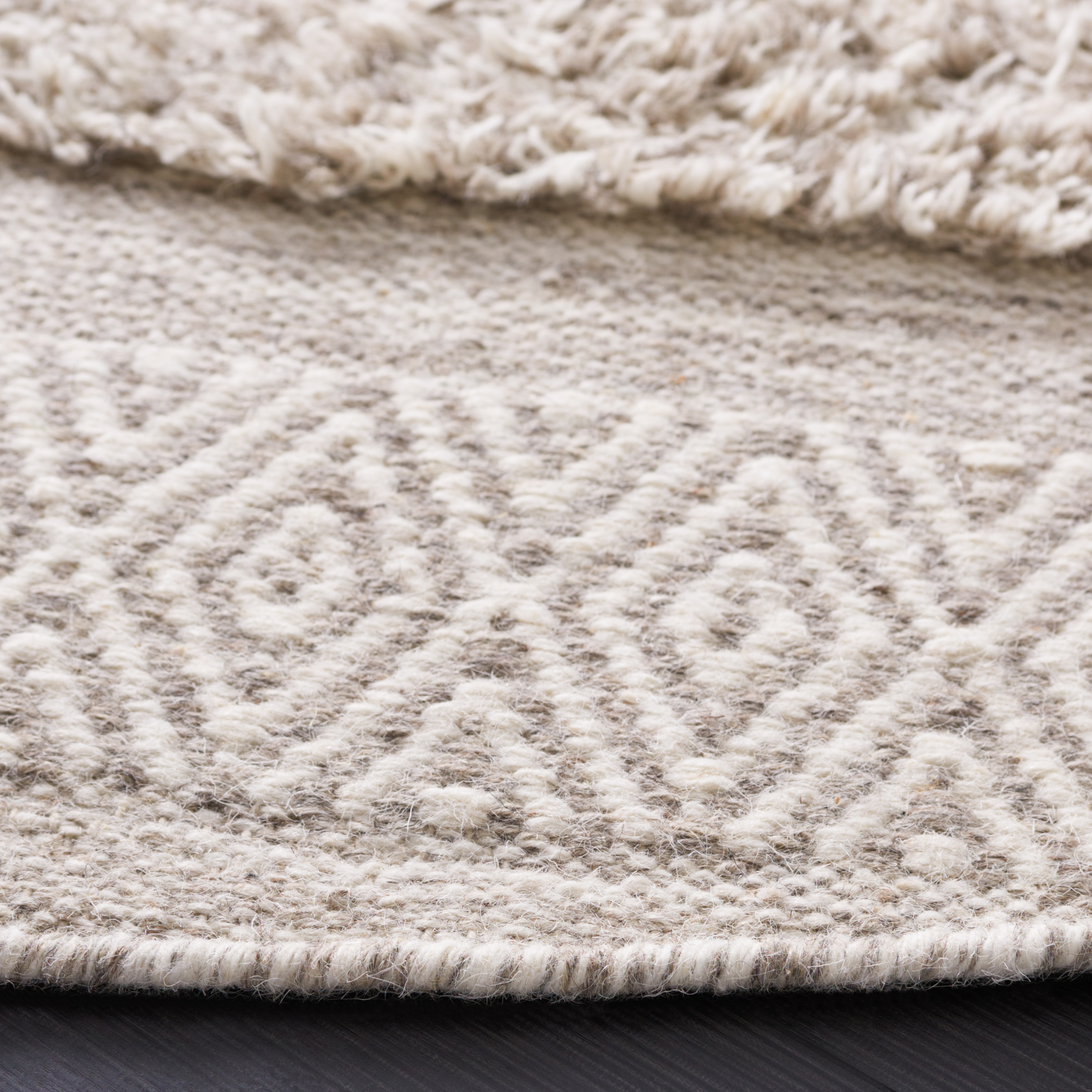 SAFAVIEH Vermont Zavier Stripe Area Rug, Beige/Grey, 6' x 6' Round