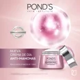 thumbnail image 3 of Pond's Crema Facial Día Bright Miracle Con Niasorcinol, 50g, 3 of 8