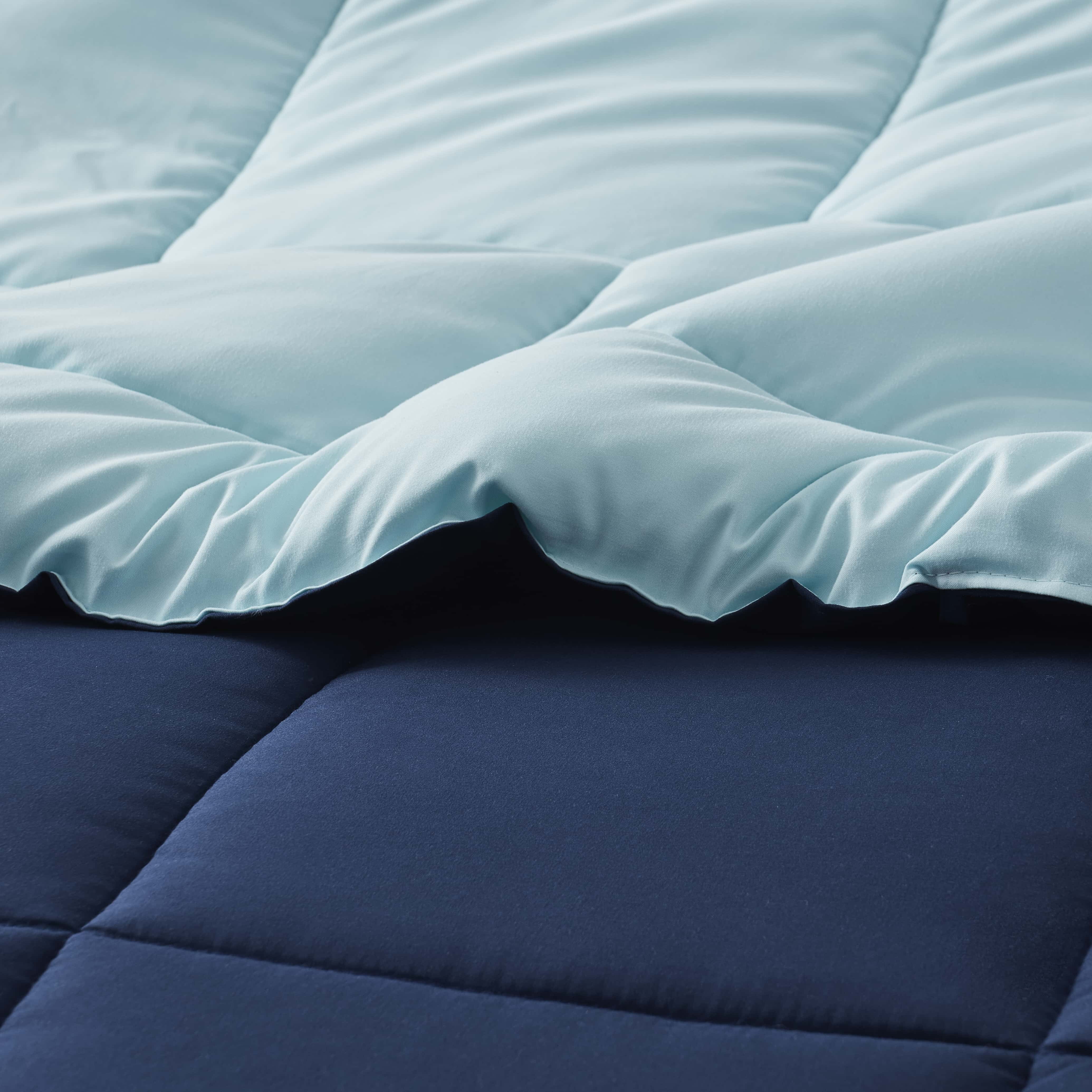 LammaLoe King Comforter, Quilted Down Alternative Comforter, All Season Duvet Insert ,Navy/Light Blue