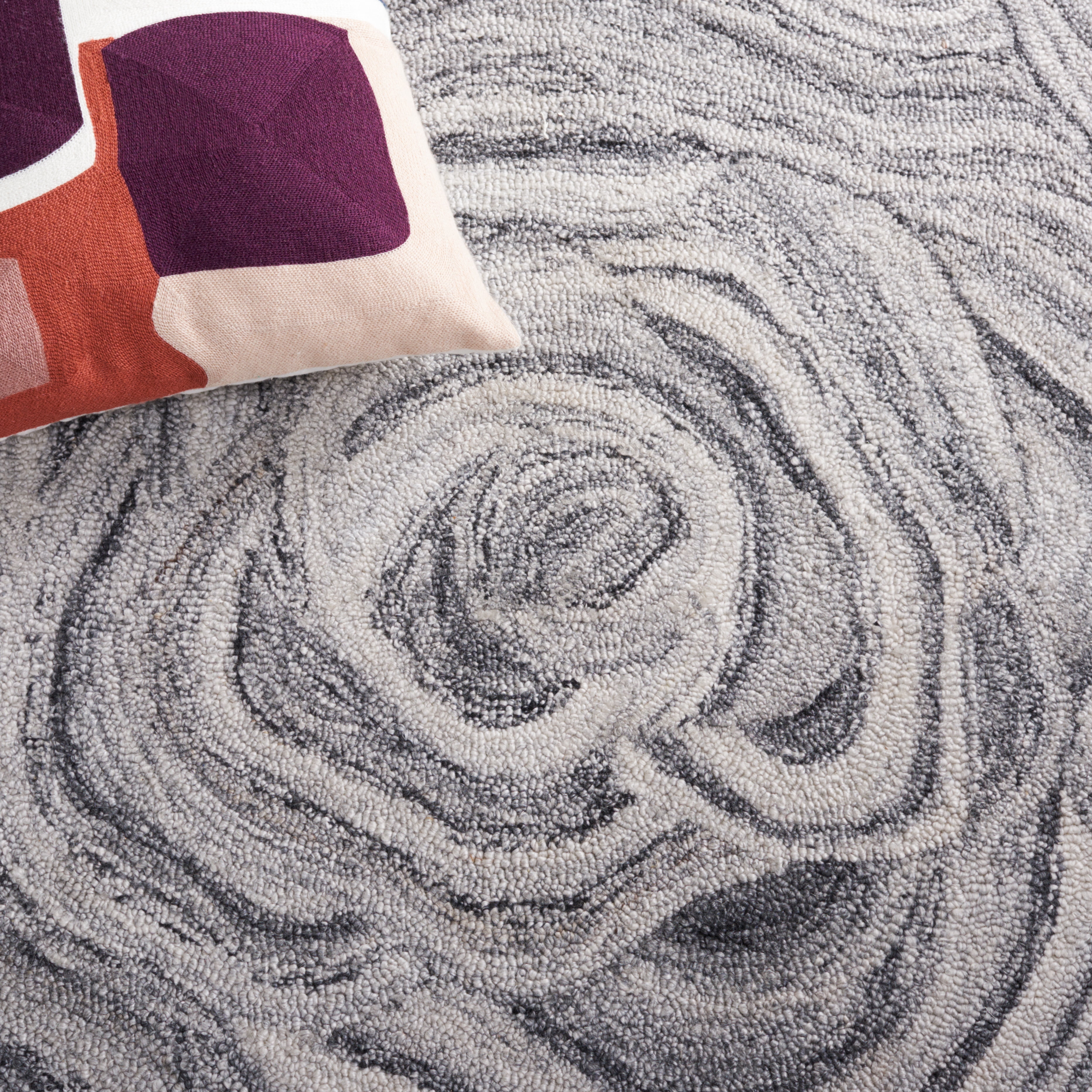 SAFAVIEH Abstract Kebo Distrssed Area Rug, Dark Grey/Black, 5' x 8'