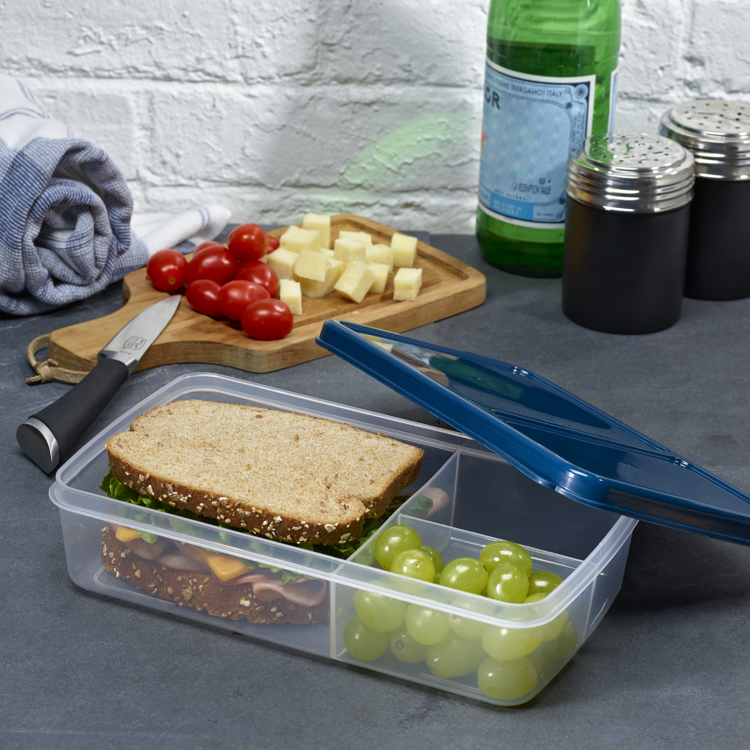 L.O.T.G. Three-Compartment BPA-Free Plastic Lunch Box with 2 Slim Ice Packs