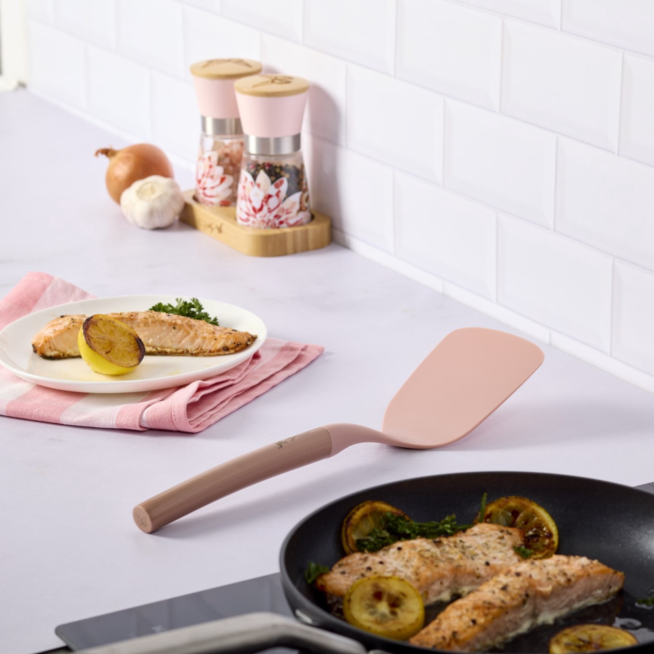 Dolly Parton Stainless Steel Short Turner, Blush