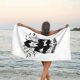 thumbnail image 3 of Los miércoles usamos toalla de playa negra divertida Toallas de baño de microfibra Manta de playa suave para desfiles Natación Yoga Mujeres Hombres, 3 of 4