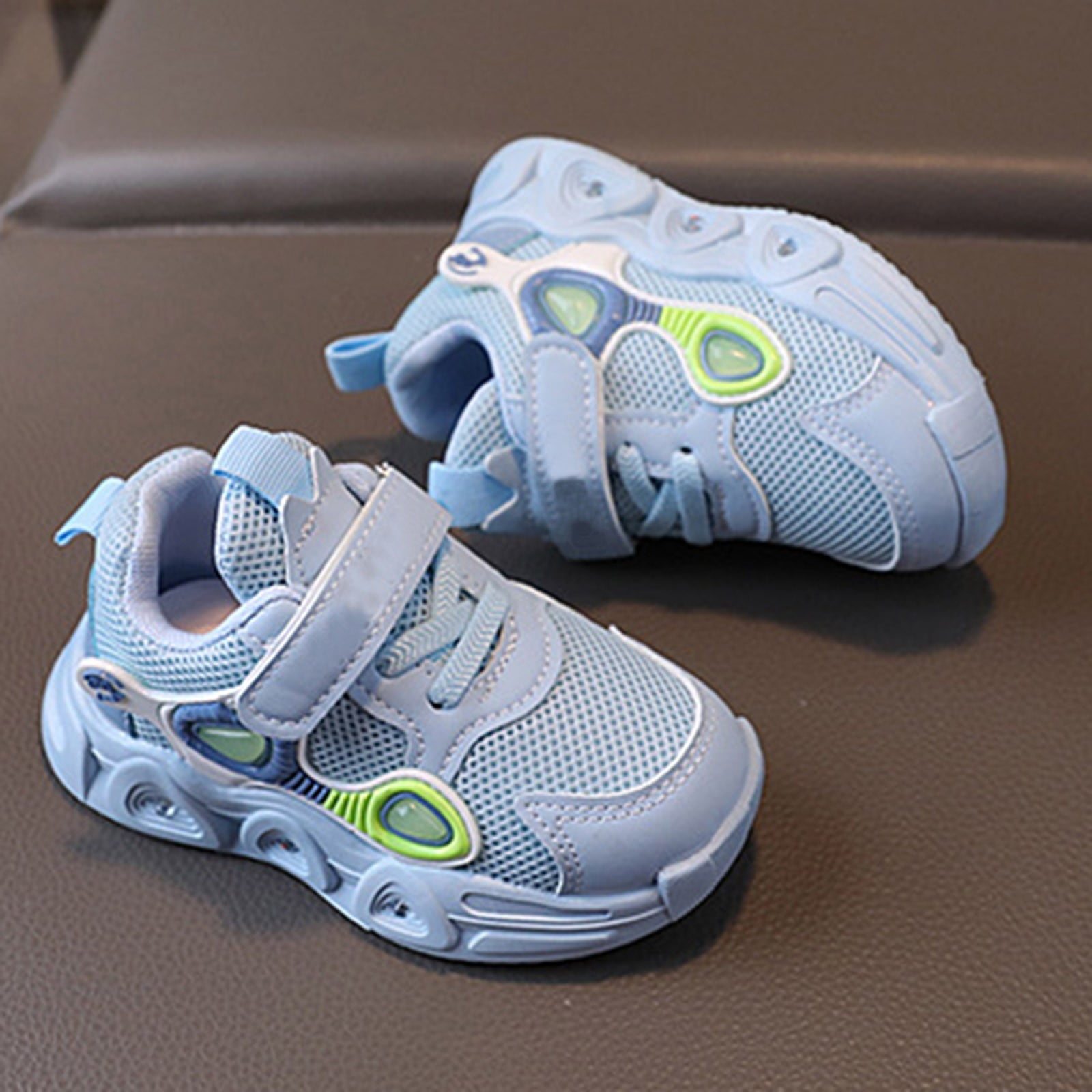 Sngxgn Toddler Boys Girls Light Up Shoes Flashing