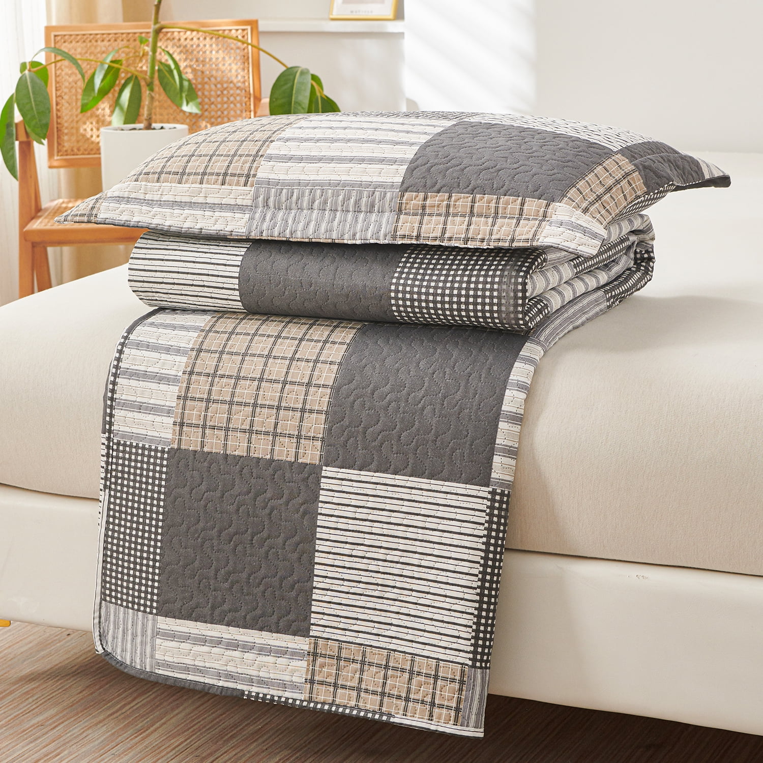 Kebury Plaid Bedding Quilt Set Queen Size Microfiber Ultra Soft Bedspread Ligthtweight Brown Coffee Quilt Coverlet Collection for Bedroom (1 Quilt, 2 Pillow Shams)