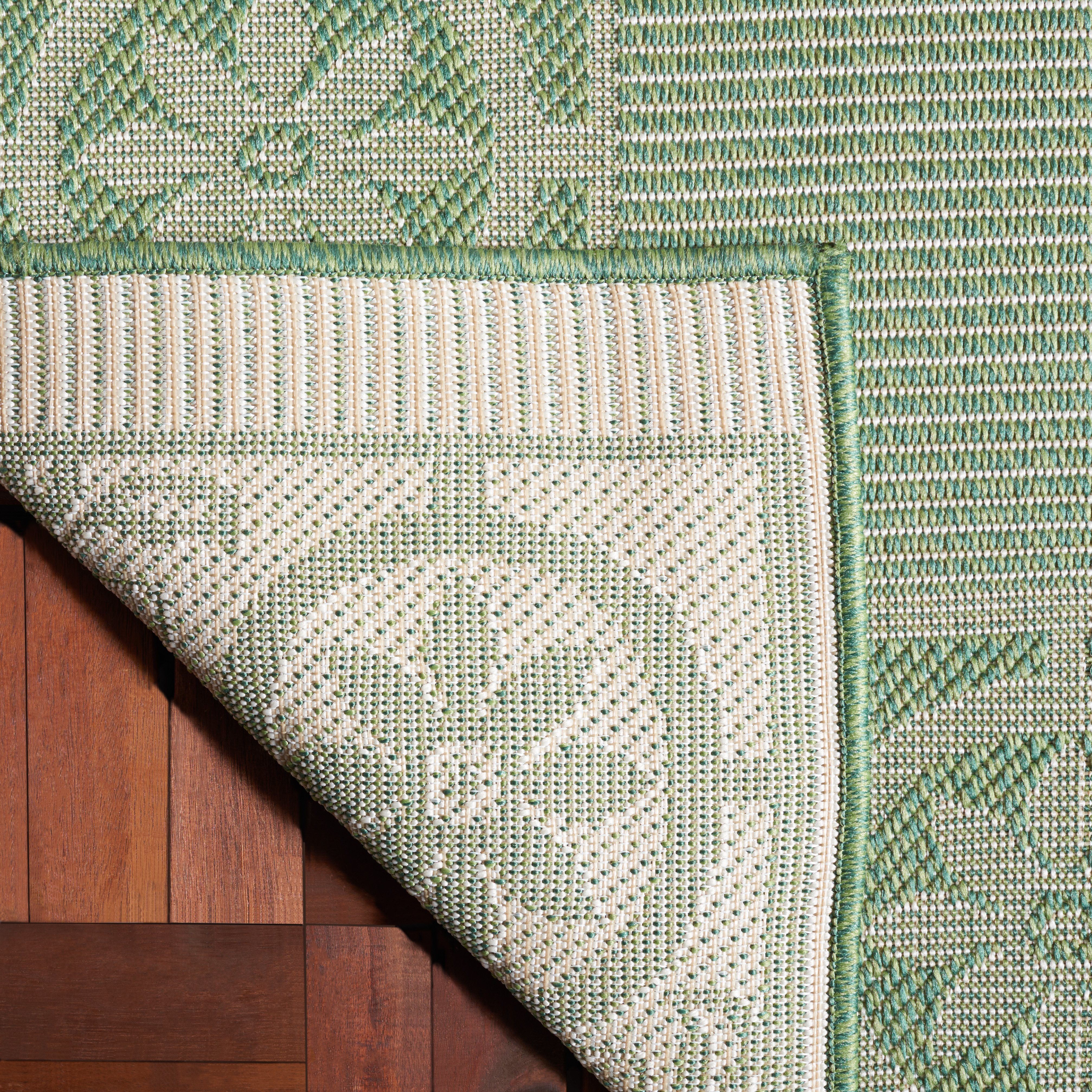 SAFAVIEH Machine Washable Rug Indoor/Outdoor Bermuda Collection - Bermuda Feride Floral Indoor/Outdoor Area Rug, Green/Ivory, 5'3" x 7'6"
