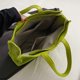 thumbnail image 3 of Bolso de mano de felpa Bolso casual Bolso borroso de color sólido Bolso de viaje (verde), 3 of 8
