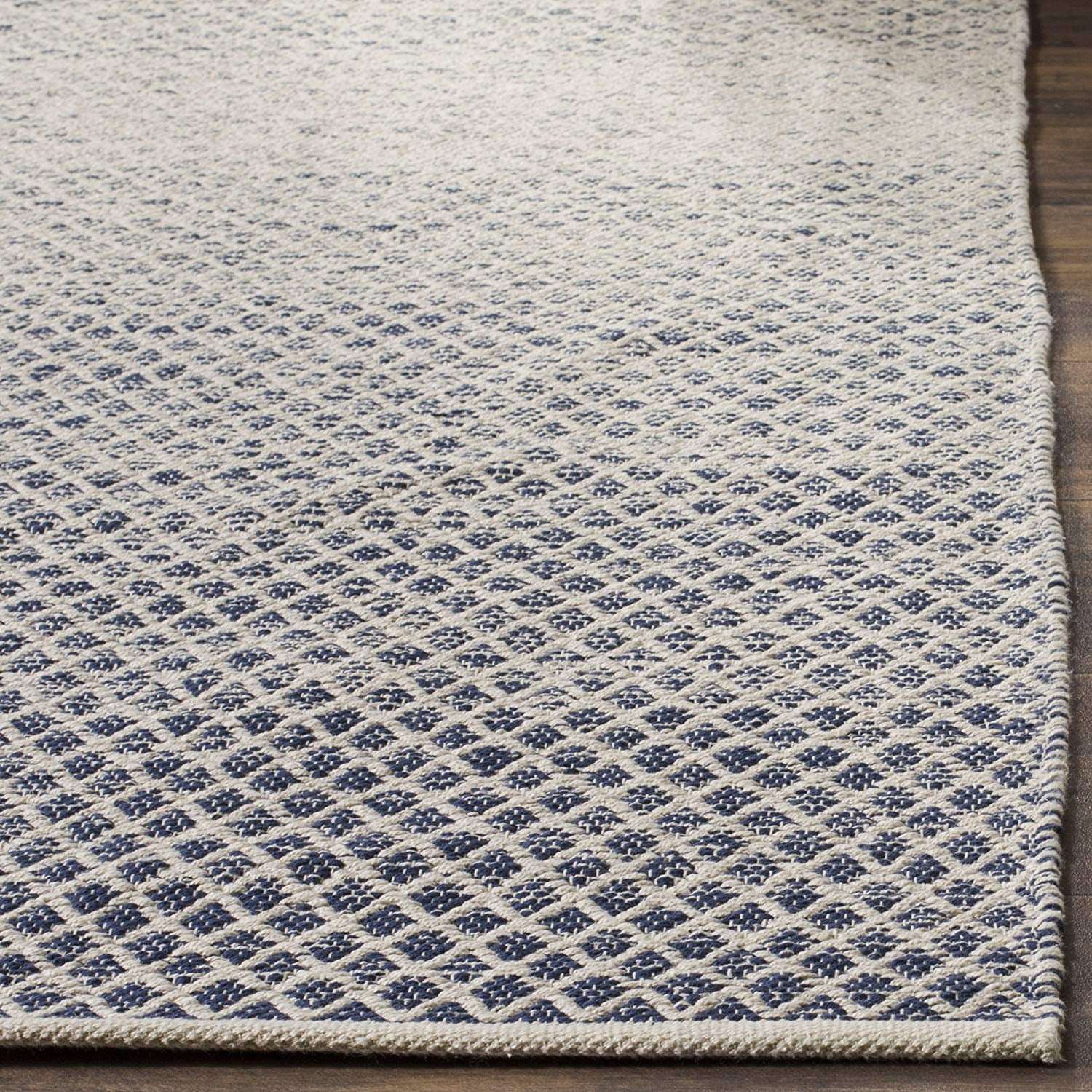 SAFAVIEH Montauk Vaughn Geometric Cotton Area Rug, Navy/Ivory, 4' x 6'