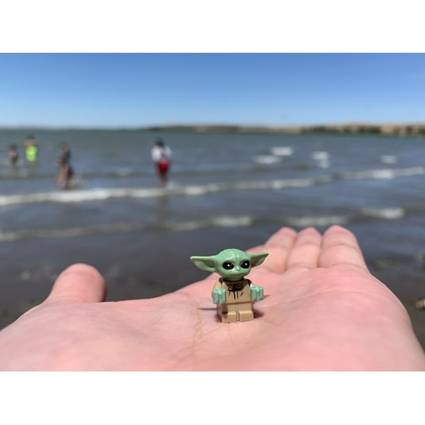 Lego minifigure baby yoda sale