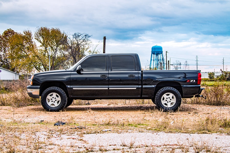 Rough Country 2" Front Leveling Kit With N3 Struts For 2019-2025 Chevy Silverado & GMC Sierra 1500 2WD/4WD