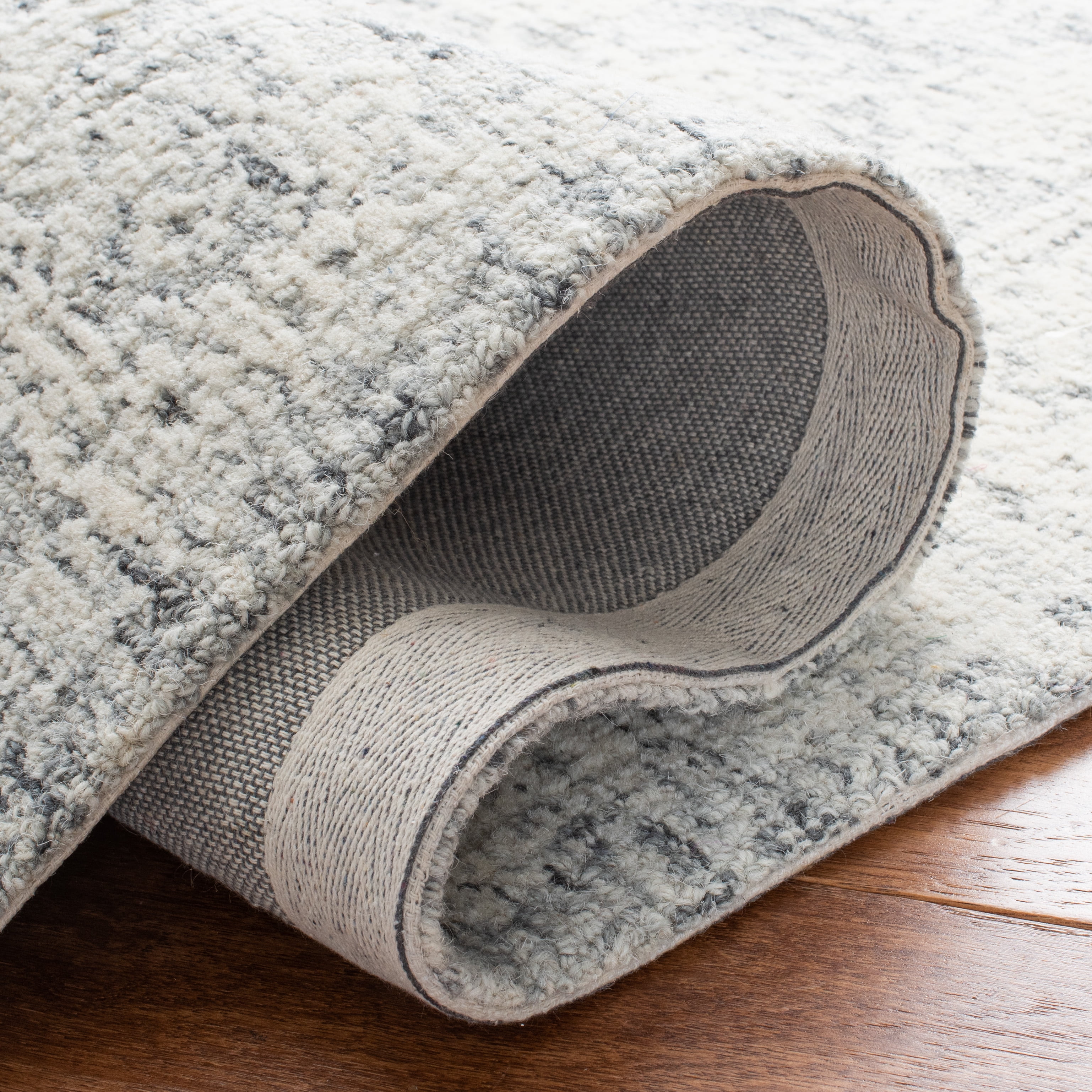 SAFAVIEH Metro Josiah Medallion Area Rug, Natural/Grey, 6' x 6' Square
