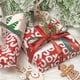 thumbnail image 4 of Rollo navideño reversible de papel de regalo WRAPAHOLIC de 43 x 10 m, 4 of 7