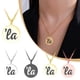 thumbnail image 2 of Collar con colgante de etiqueta redonda con la coma de Kamala Harris que no pierde el color ↑, 2 of 6