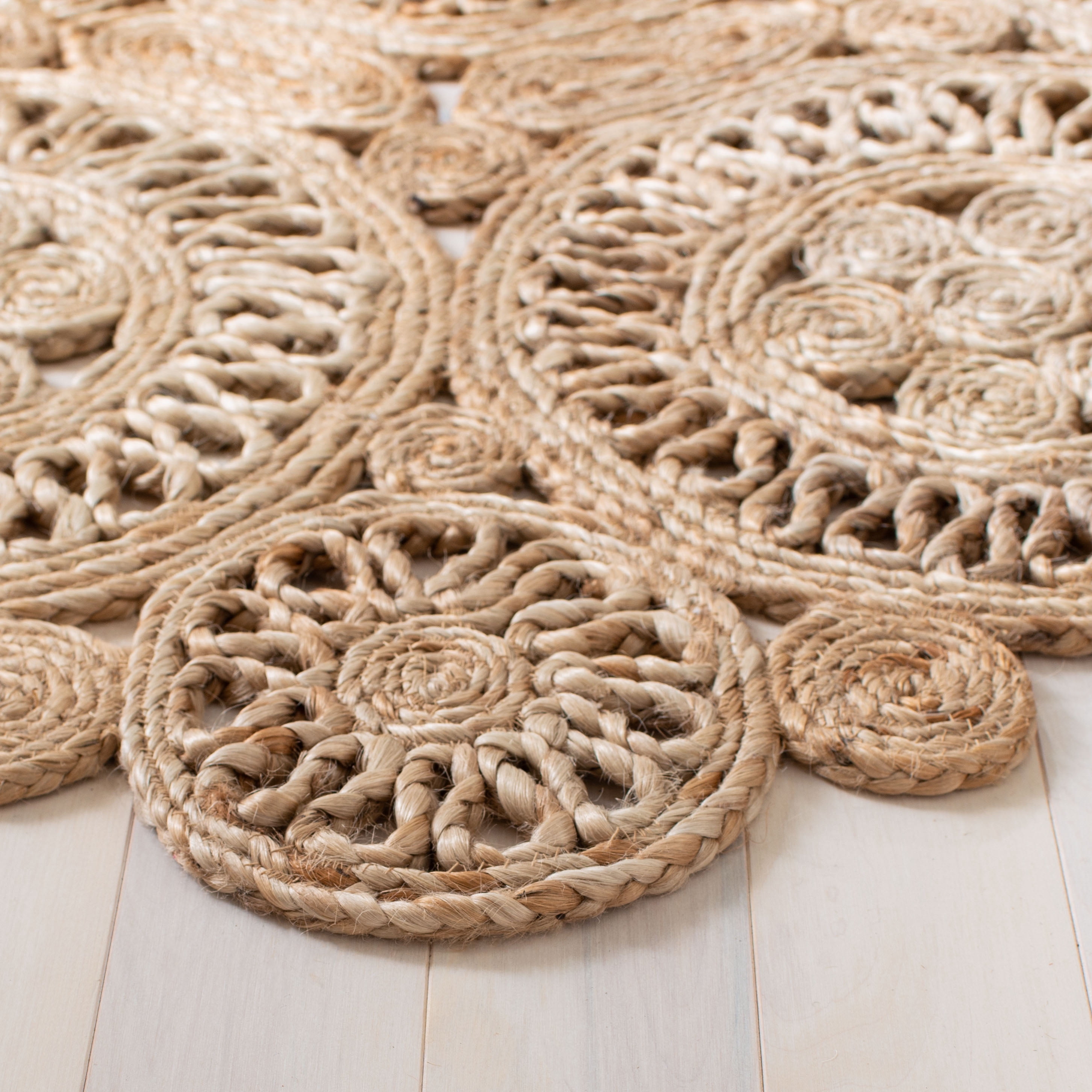 SAFAVIEH Natural Fiber Toireasa Geometric Area Rug, Natural, 7' x 7' Round