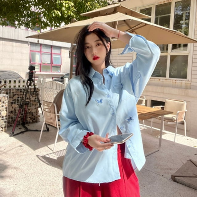 Camisa con botones para mujer, decoración de mariposa bordada en 3D, manga larga, cuello vuelto, bolsillo en el pecho, blusa suelta