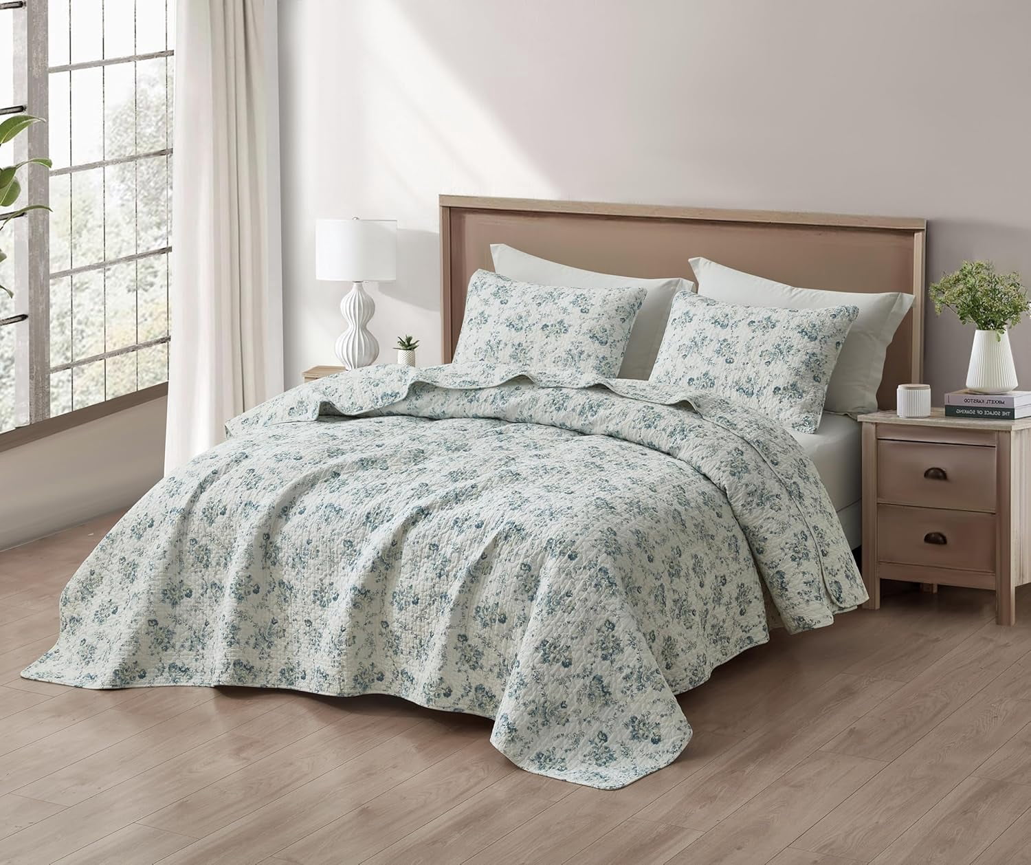 Chezmoi Collection Gigi 3-Piece Printed Floral Cotton Quilt Set Oversized King Size, Elegant Blue Ivory White Floral Flower, Stone Washed Cotton Breathable Lightweight Bedspread Set