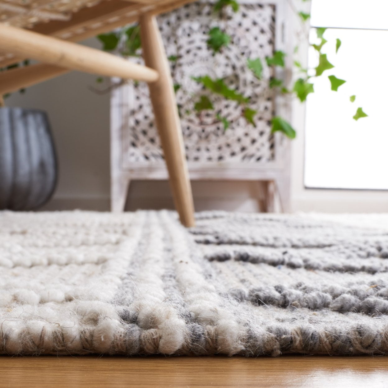 SAFAVIEH Natura Andrina Southwestern Area Rug, Ivory/Grey, 4' x 6'