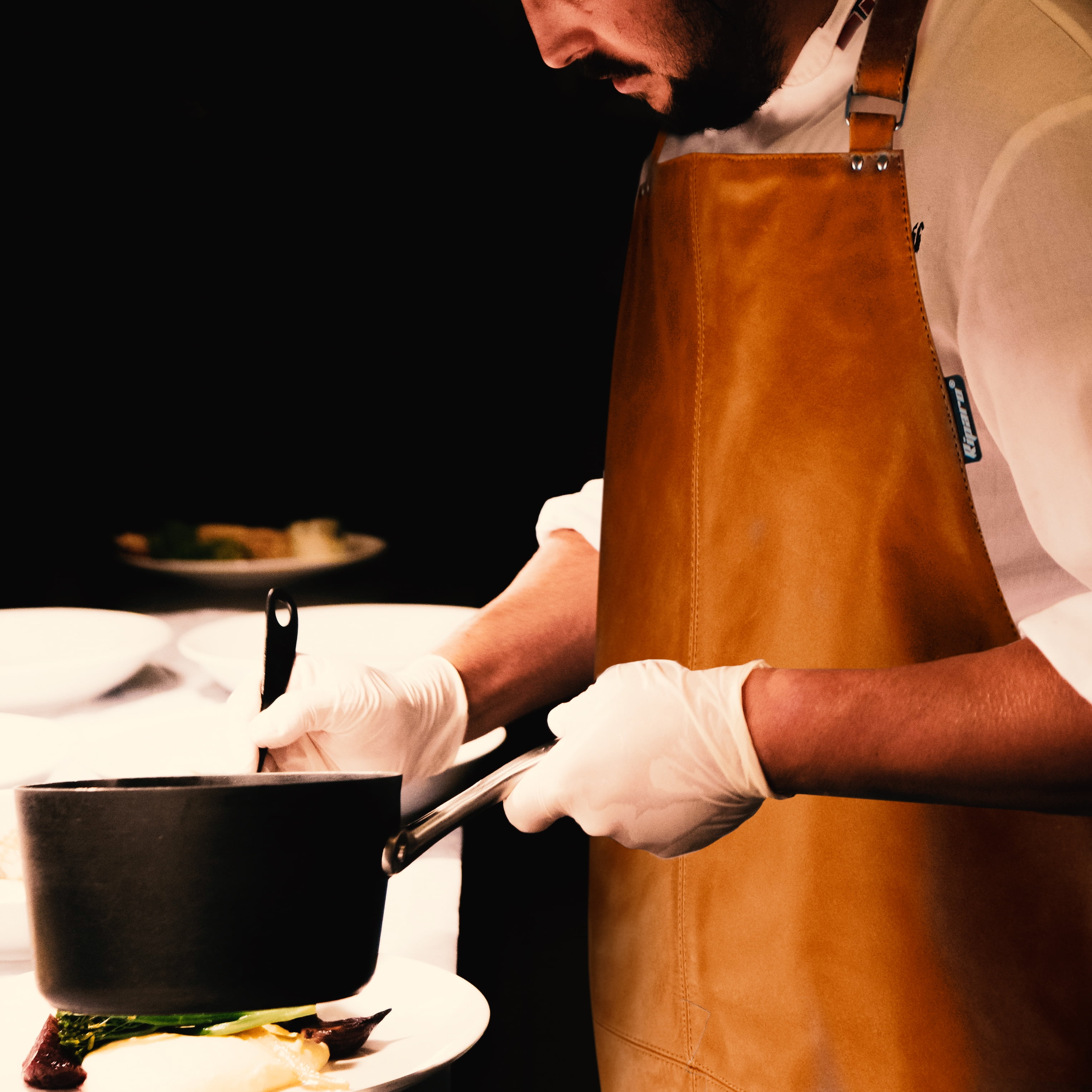 Riparo Leather BBQ Kitchen Apron for Men Women with towel ring and pocket - Kitchen Apron - BBQ Apron - Cooking Apron - Butchers Apron - Barista Apron - Work Shop Leather Apron - Grilling Apron
