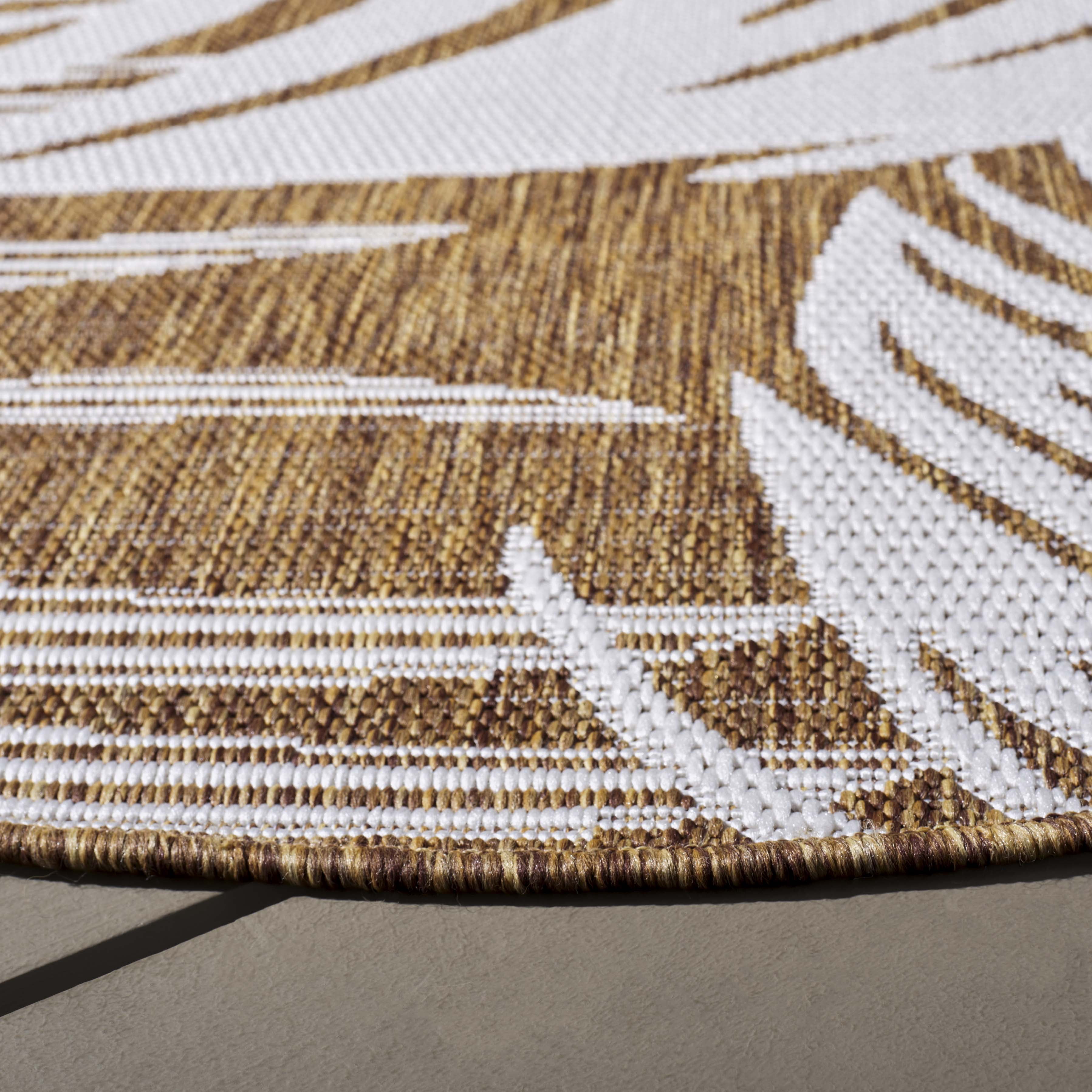 SAFAVIEH Beach House Kaeden Botanical Indoor/Outdoor Area Rug, Brown/Ivory, 6'7" x 6'7" Round