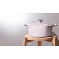 thumbnail image 2 of Horno holandés Le Creuset de hierro fundido esmaltado Signature de 7.25 cuartos de galón, 2 of 4