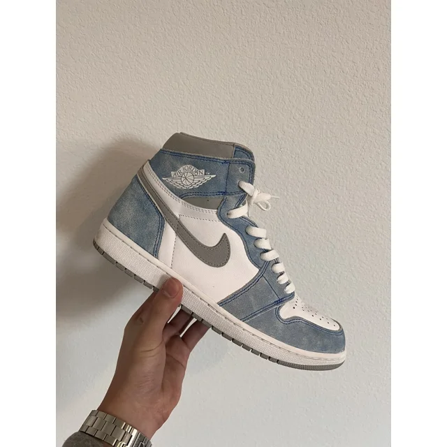 A i r-Jor-dan 1 Retro High OG Hyper Royal 2022 Size 10.5
