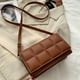 thumbnail image 4 of Bolso bandolera de mujer con diseño cuboide en piel skew bagkhaki, 4 of 5