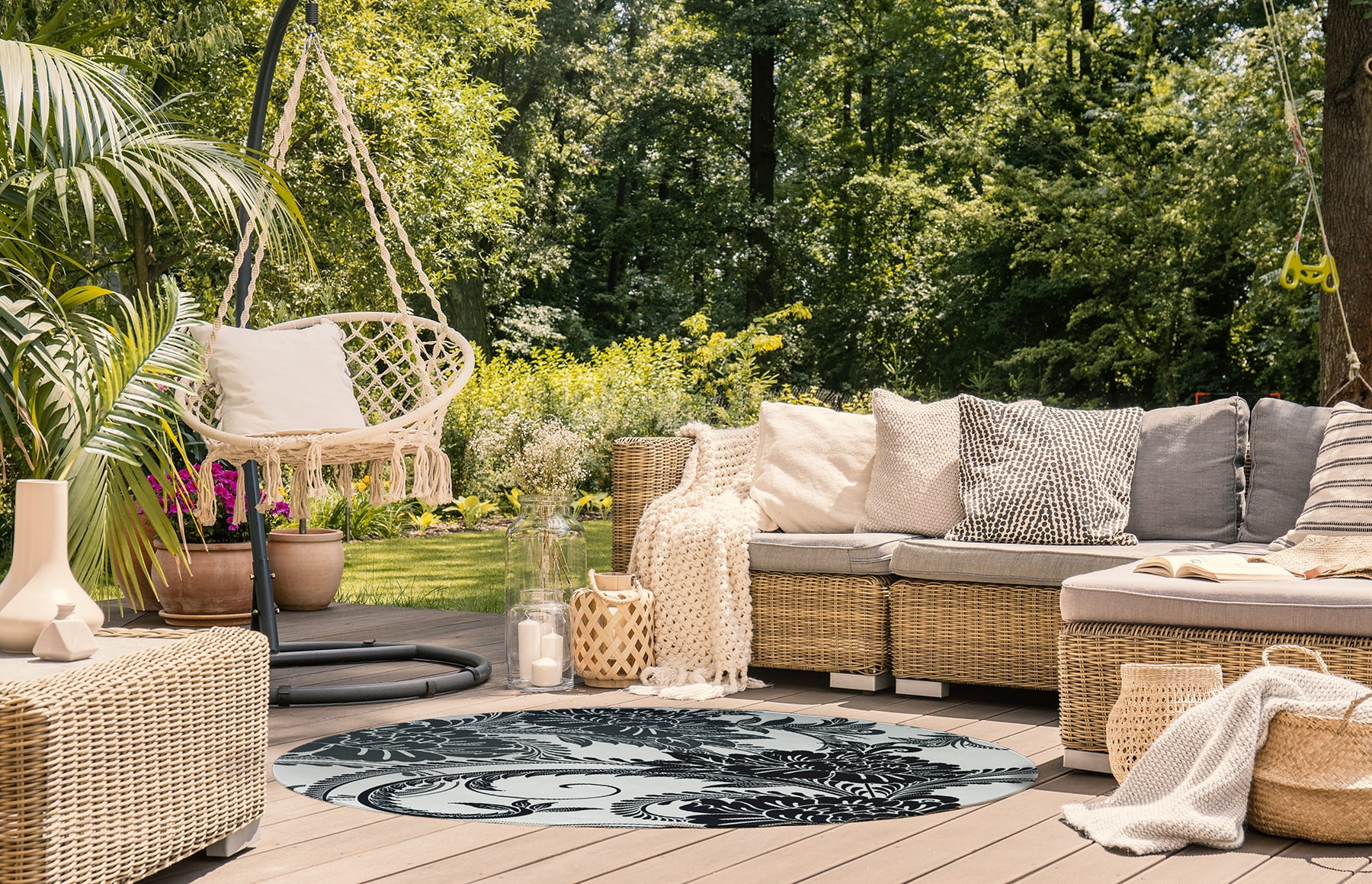 5' Round Simply Daisy Flower Flourish French Country Chenille Area Rug, Black