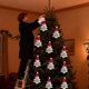 thumbnail image 5 of Adorno colgante navideño con lazo de lentejuelas | Decoración brillante para colgar en el coche | Adornos para el árbol de Navidad y fiestas | Adorno festivo rojo, verde y dorado, 5 of 6