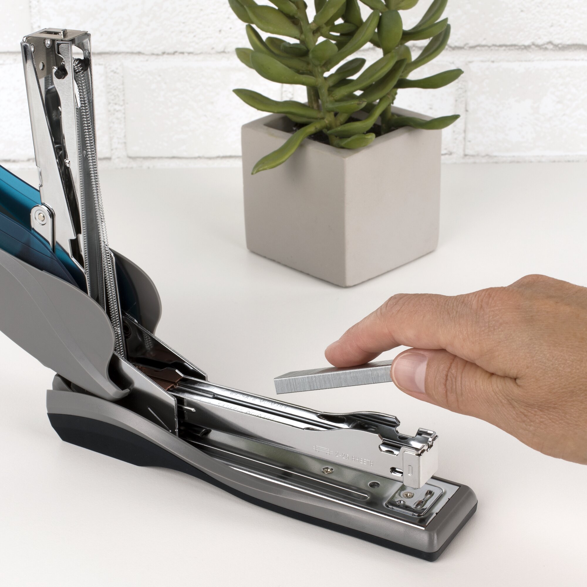 Swingline Optima 25 Reduced Effort Stapler photo 6