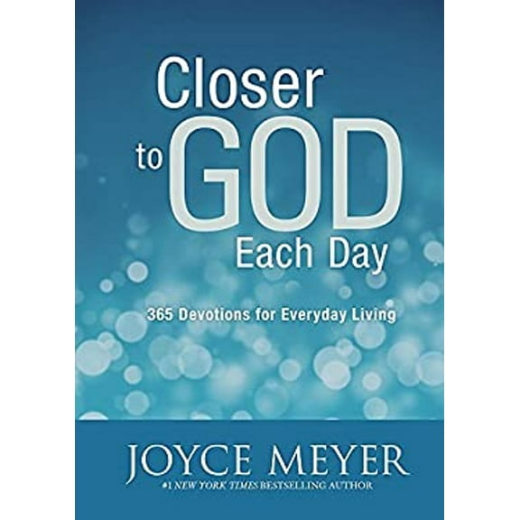 Pre-Owned Closer to God Each Day: 365 Devotions for Everyday Living (Hardcover) 1455517364 9781455517367
