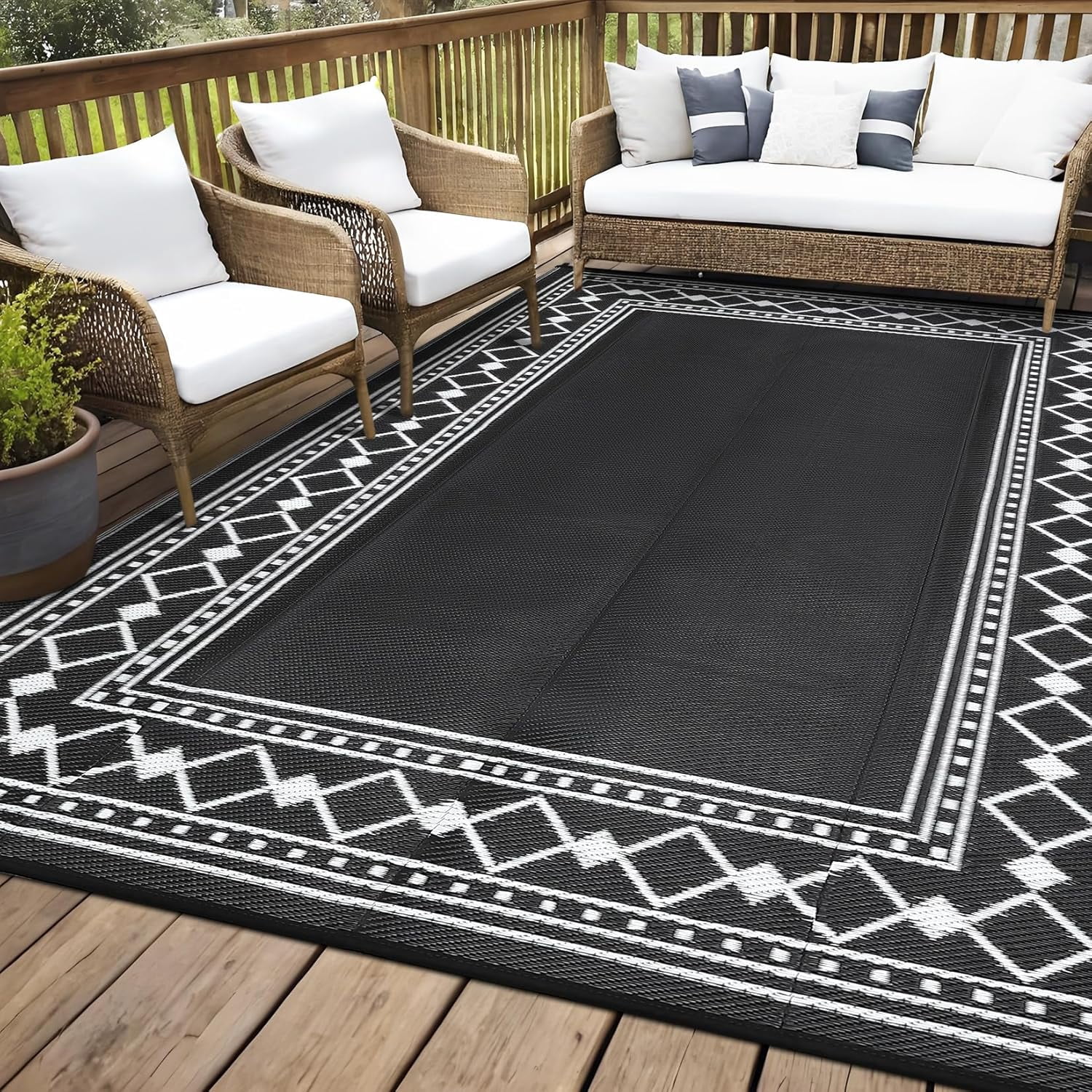 Riedhoff Outdoor Rug 10'x 8', Geometric, Black & White