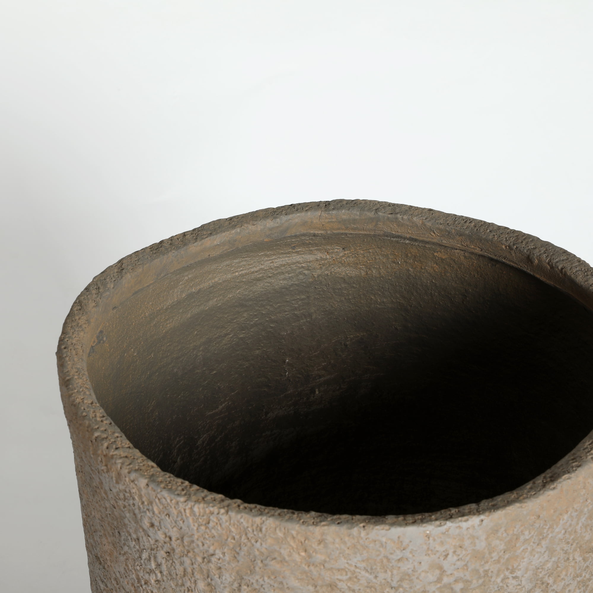 Leumius Concrete Planter Set of 2,Rustic Large Outdoor Indoor Handmade Decorative Planter with Drainage Holes for Home Garden Patio, 14" x 22" & 17" x 26",Coffee
