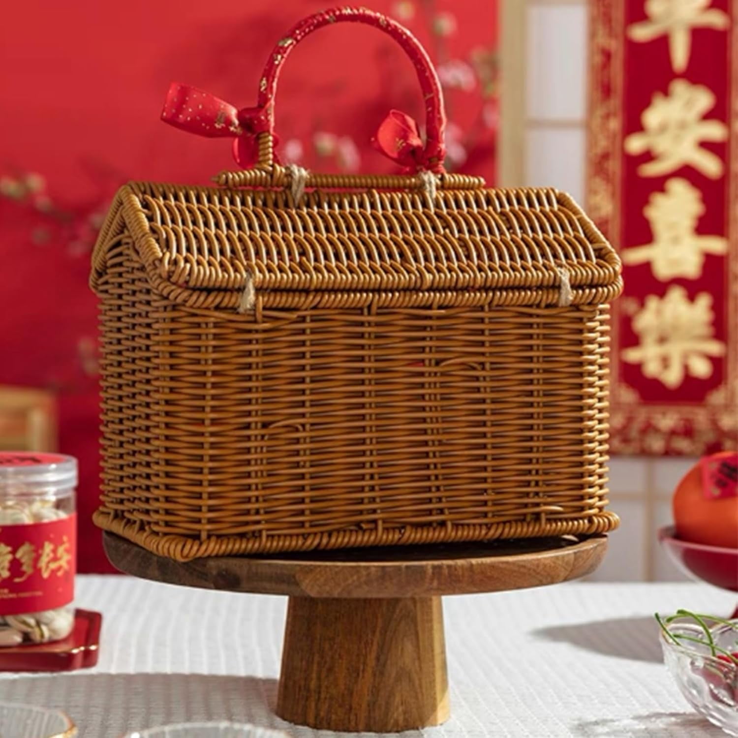 Wicker Picnic Basket: Empty Picnic Baskets with Lid, House Shaped Woven Basket with Folding Handle, Natural Harvest Basket Wicker Basket for Picnics, Easter, Organizing, Storage and More