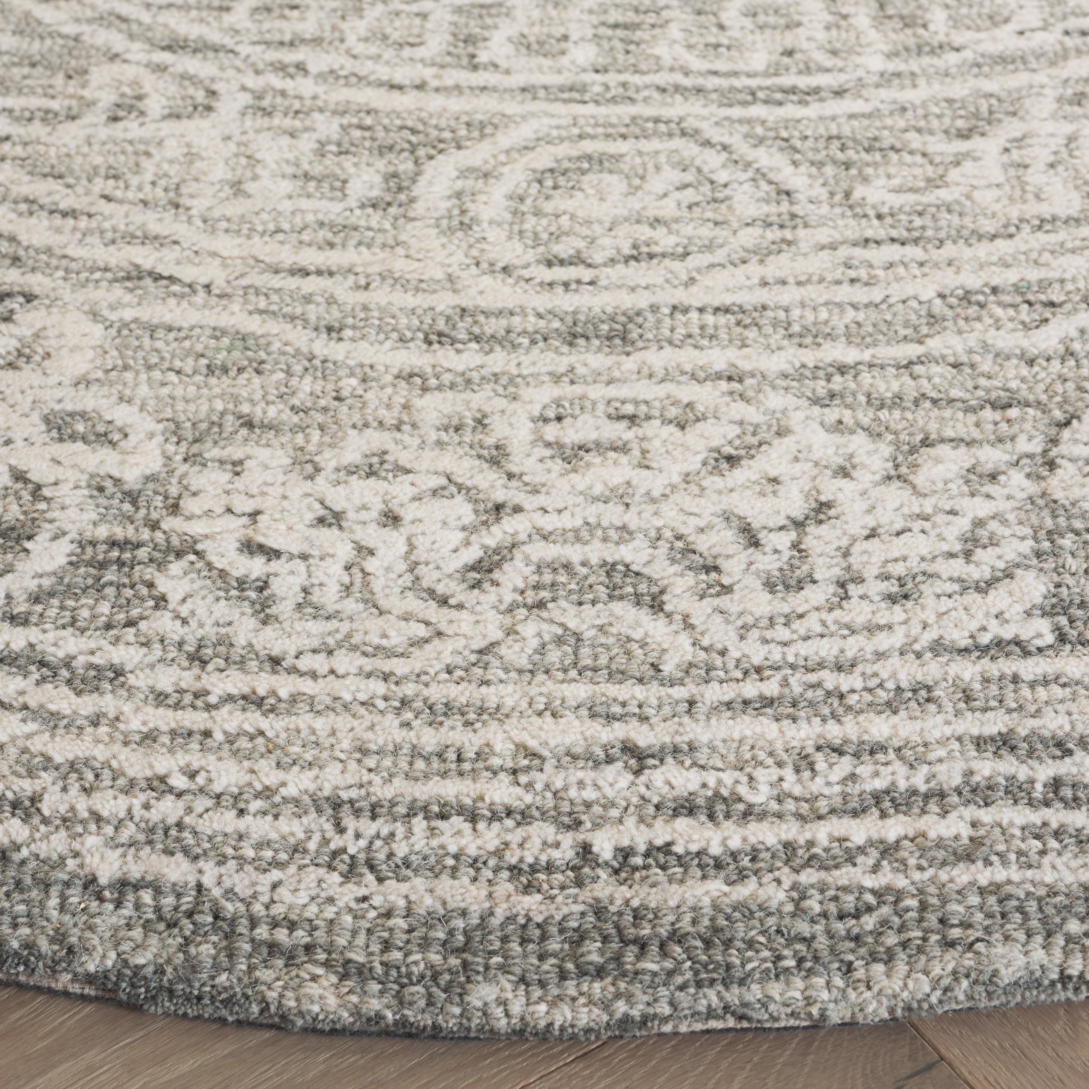 SAFAVIEH Ebony Aindreas Medallion Area Rug, Ivory/Grey, 6' x 6' Round