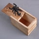 thumbnail image 4 of Caja de broma sorpresa de madera, caja de regalo de dinero de Halloween, broma de Navidad, juguete falso de goma para saltar, insecto al azar Inevent FN2300-01, 4 of 7