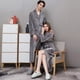 thumbnail image 3 of Bata de baño de franela holgada de gran tamaño con tecnología de costura para parejas, bata de baño de vellón coral para hombres y mujeres, otoño e invierno, 3 of 6