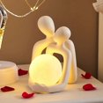 thumbnail image 1 of Lámpara de mesa con estatua de pareja nórdica, accesorios de decoración para dormitorio, decoración estética para el hogar y Navidad, dorada, 1 of 8