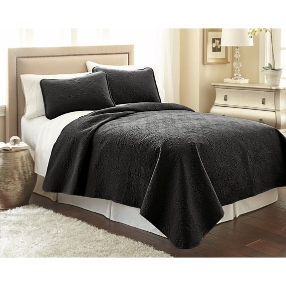 Traditional Embroidered Mediallion 3-piece Solid Quilt Set by Southshore Fine Linens