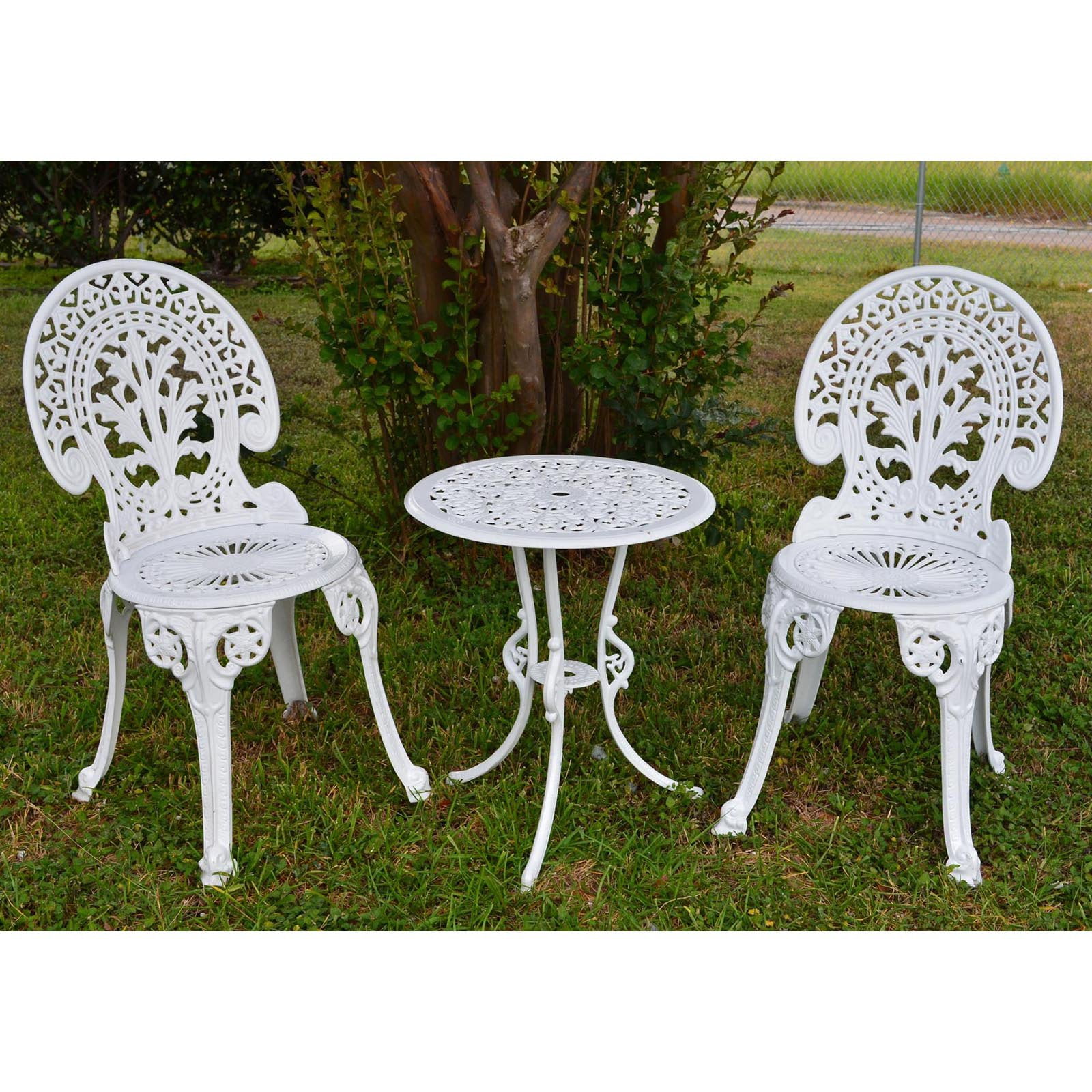 White Metal Bistro Table | Table Decorations